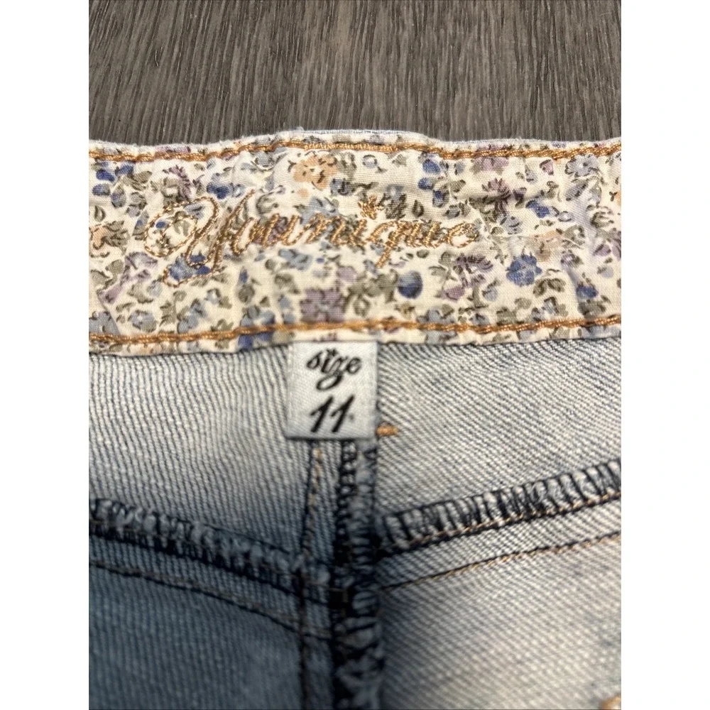 Younique Women's Blue Denim stretch Booty Jean Shorts Size 11